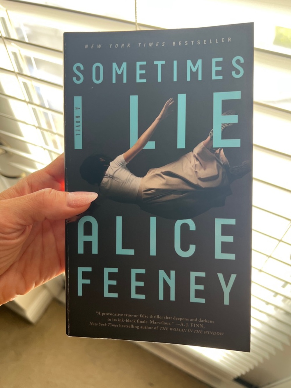 Sometimes I Lie by Alice Feeney - Paperback